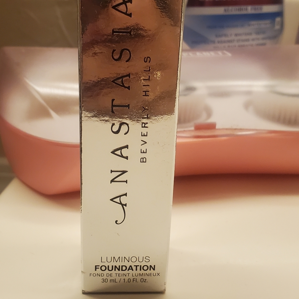 Anastasia luminous foundation 360c